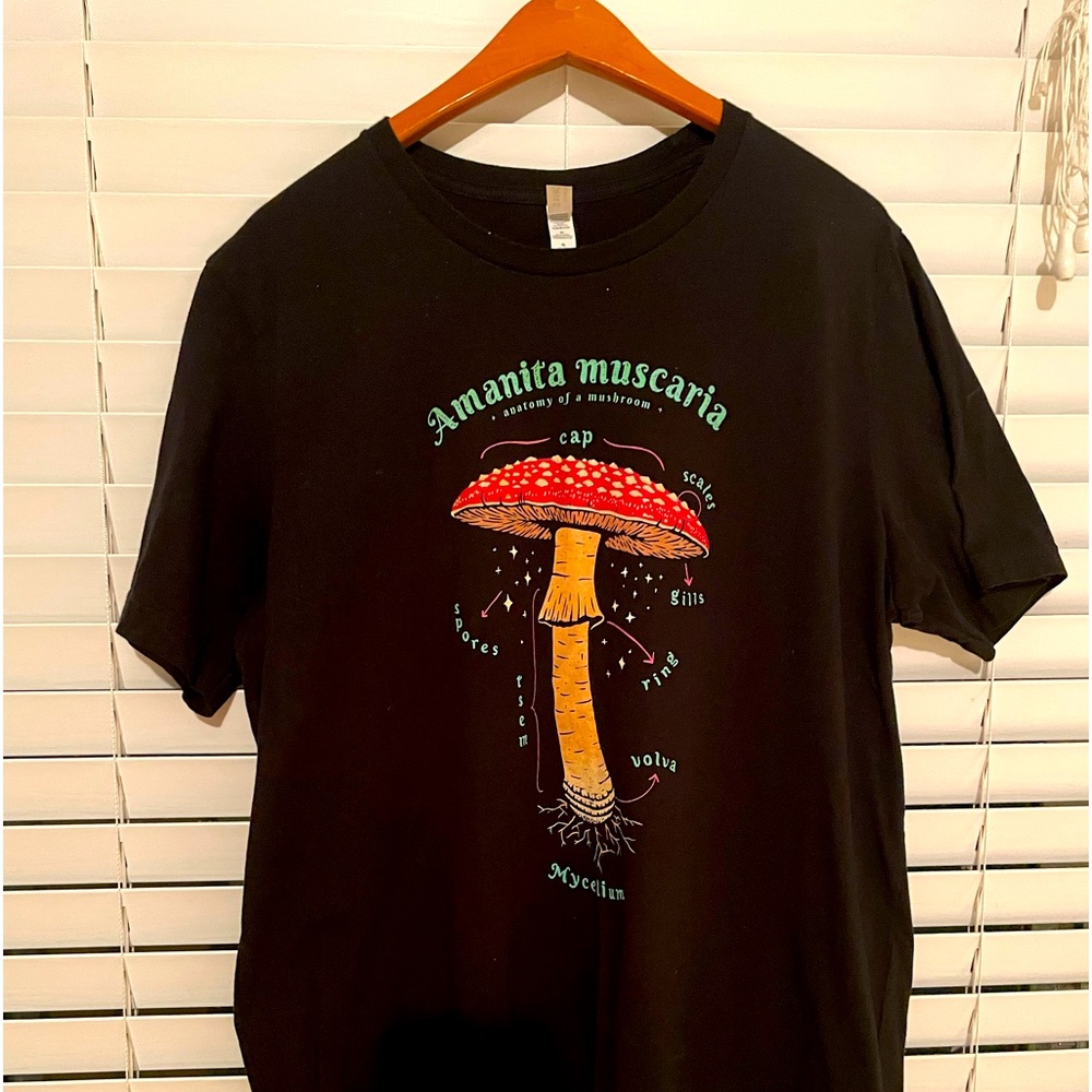 Tshirt-mushroom-WL-XL-vintage-smoke/pet free home-professionally cleaned